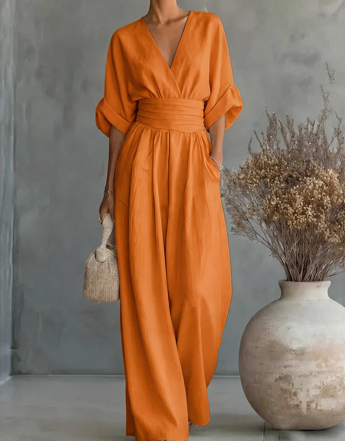 DANIELA™ | Tuta elegante con scollo a V e gamba larga