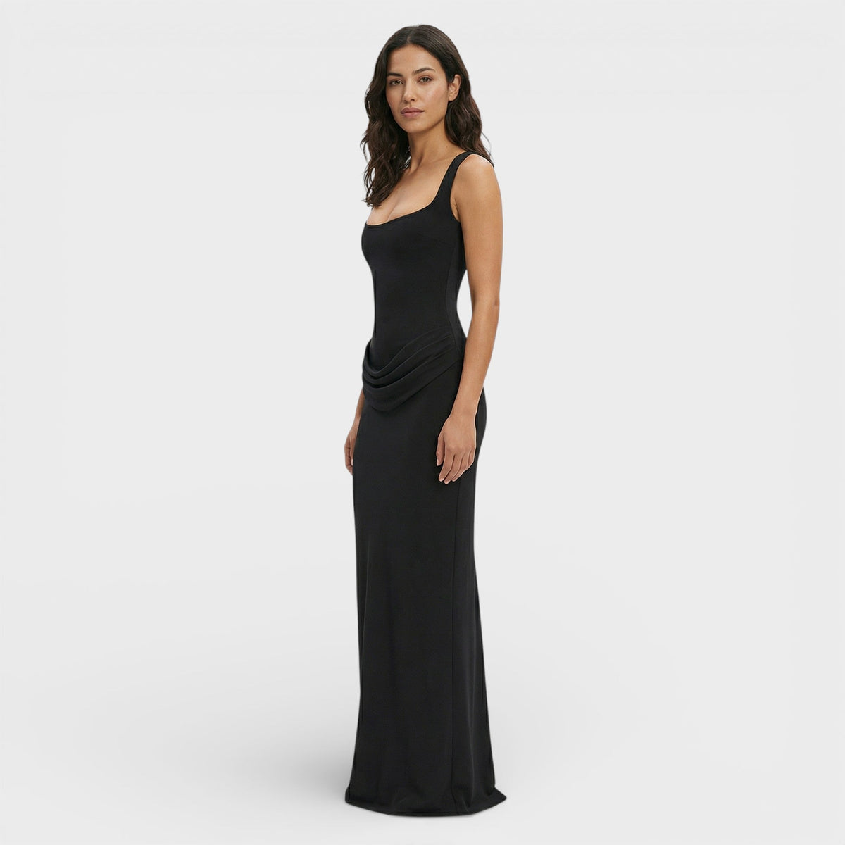 ISABELA – Abito lungo elegante con schiena scoperta e caduta fluida