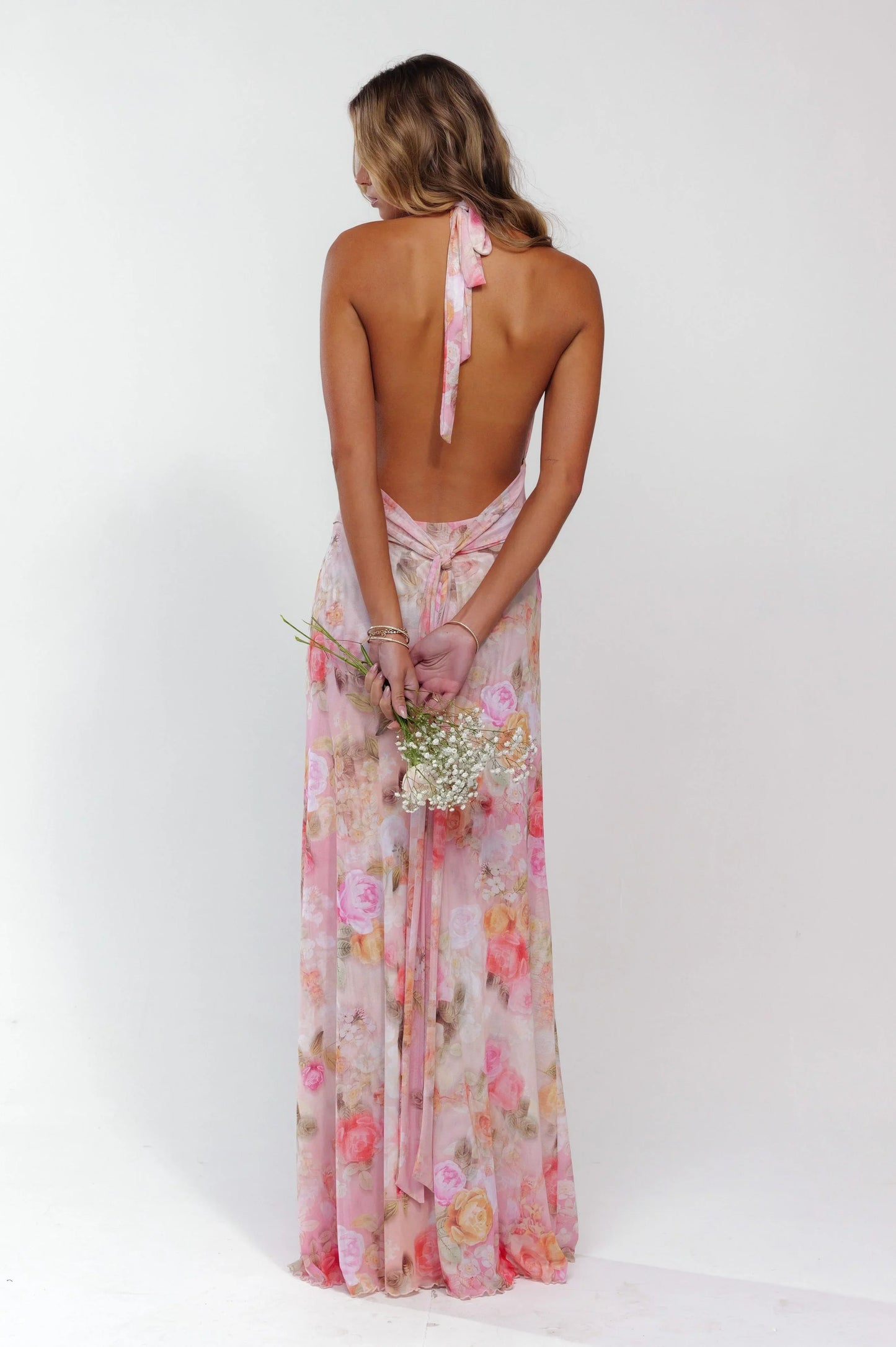 Vestido largo rosa floreado con espalda descubierta para mujer