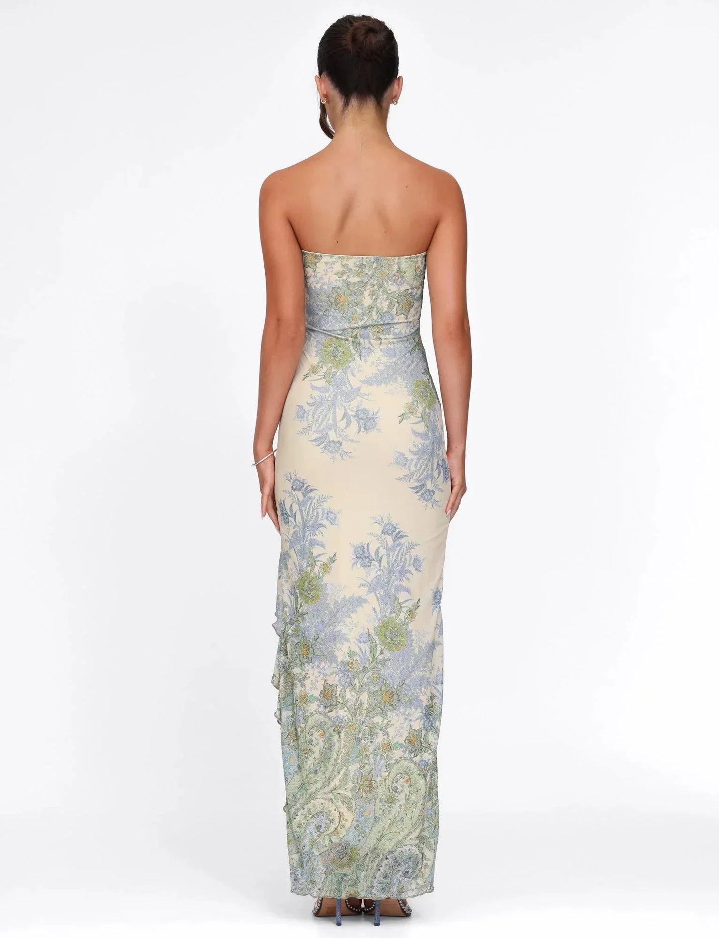 Vestido largo sin tirantes con estampado floral y abertura