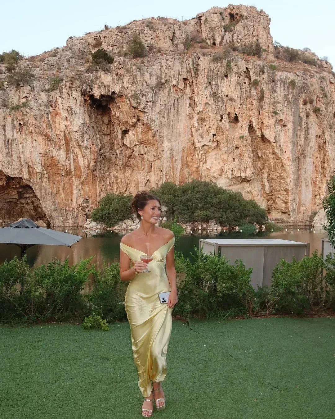 Vestido largo satinado amarillo Hombros descubiertos de fiesta