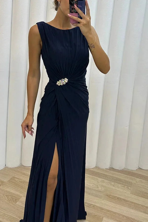 Vestido largo con abertura y broche de fiesta sin mangas
