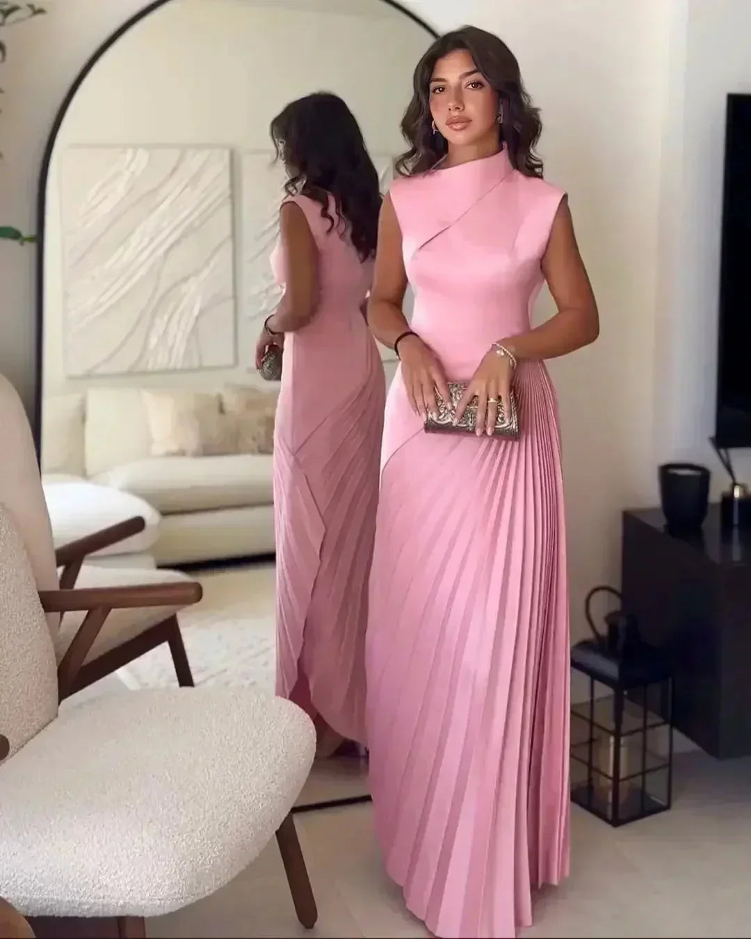 Vestido largo mujer rosa plisado con cuello asimétrico ceremonia