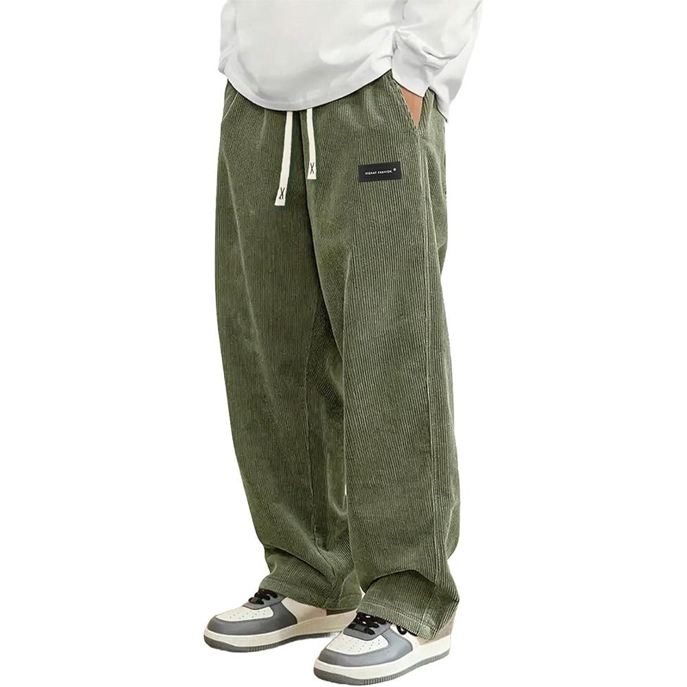 José | Pantalones de hombre de corte ancho con cordón y bolsillos.
