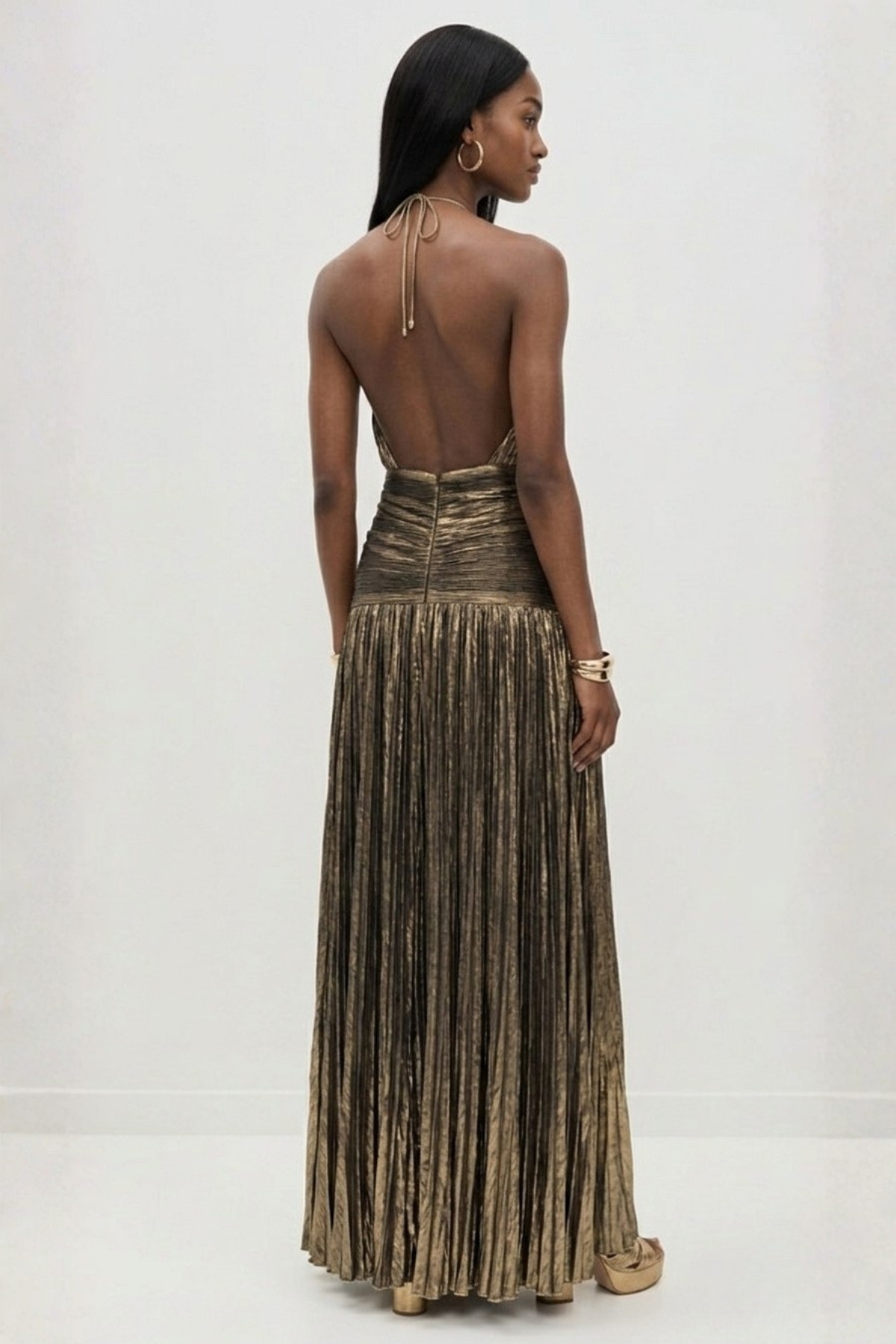 Vestido largo mujer cuello halter plisado con abertura espalda descubierta