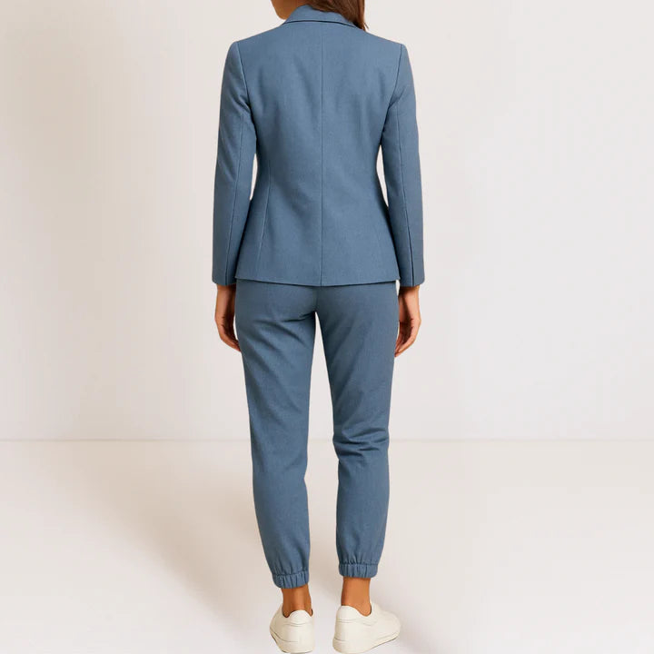 BEATRIZ™  | Elegancia moderna en un conjunto cómodo.