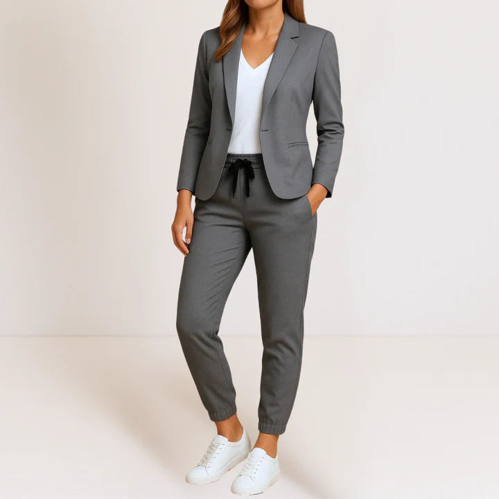 BEATRIZ™  | Elegancia moderna en un conjunto cómodo.