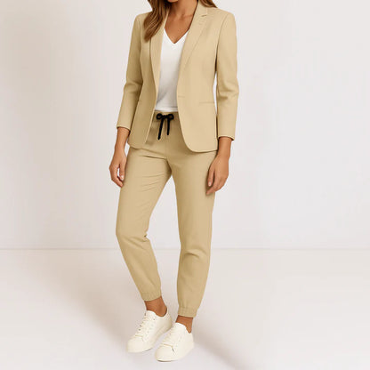 BEATRIZ™  | Elegancia moderna en un conjunto cómodo.