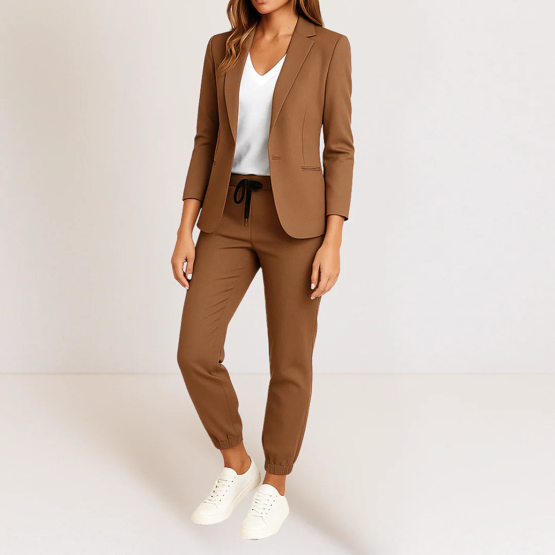 BEATRIZ™  | Elegancia moderna en un conjunto cómodo.