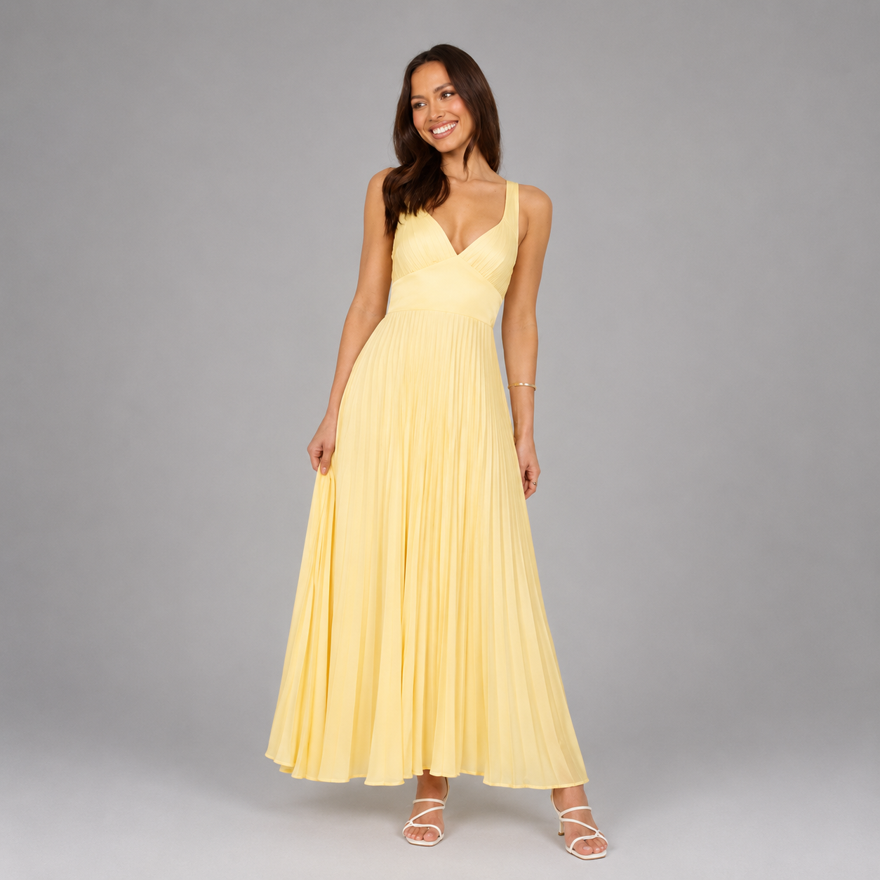 Vestido largo amarillo plisado para mujer