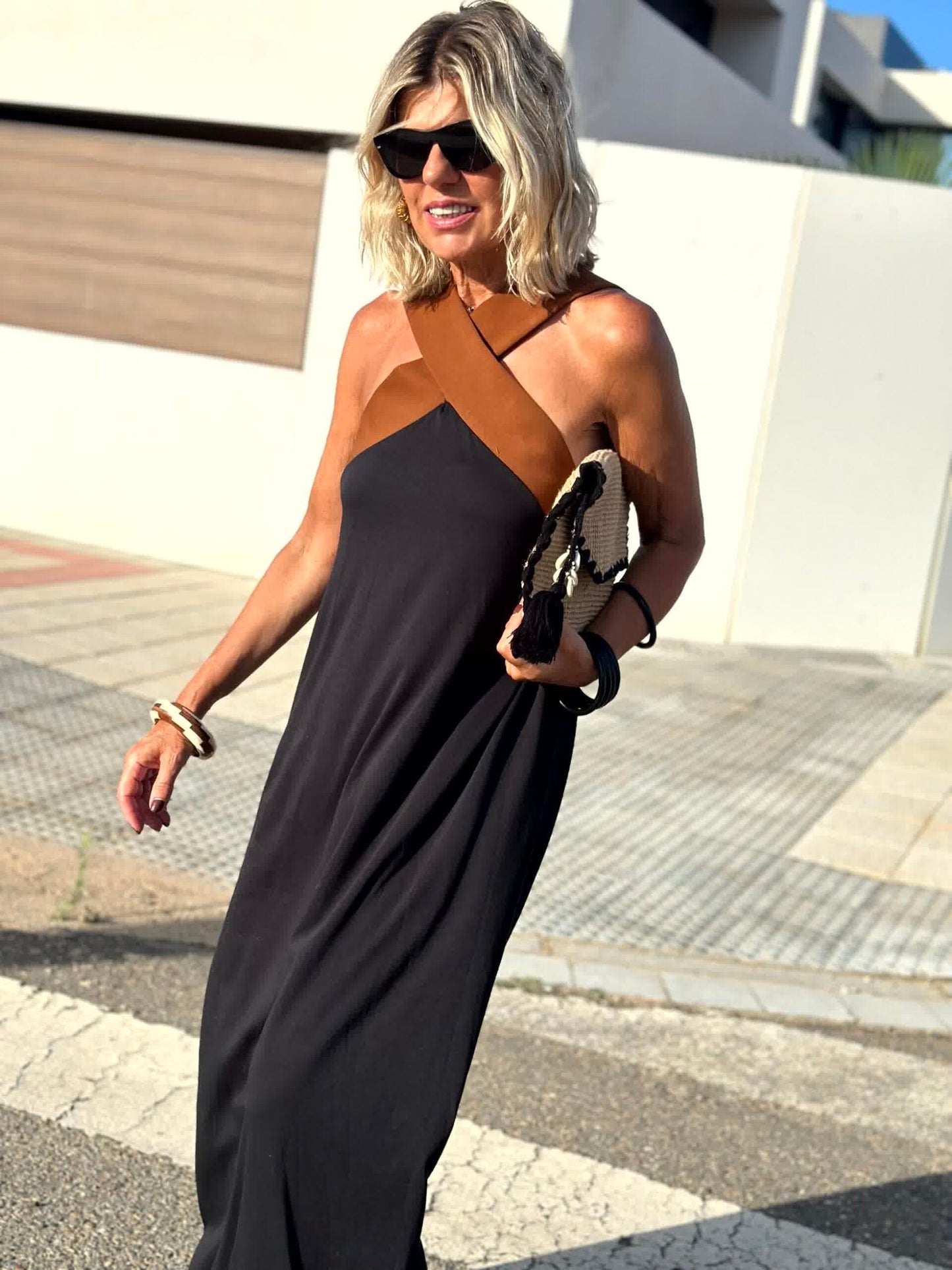 Sienna™ | Vestido elegante con espalda abierta y escote halter