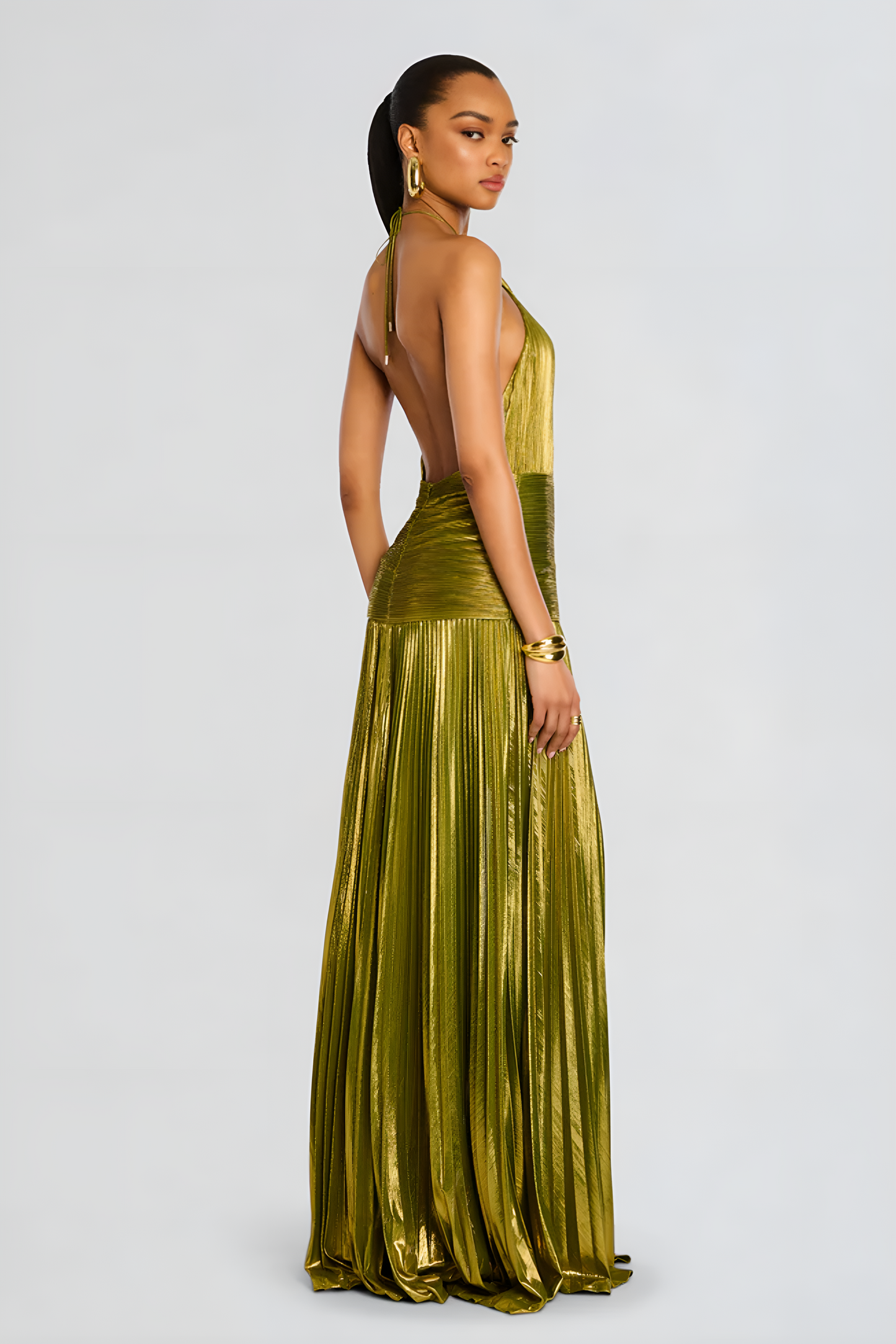 Vestido largo mujer cuello halter plisado con abertura espalda descubierta