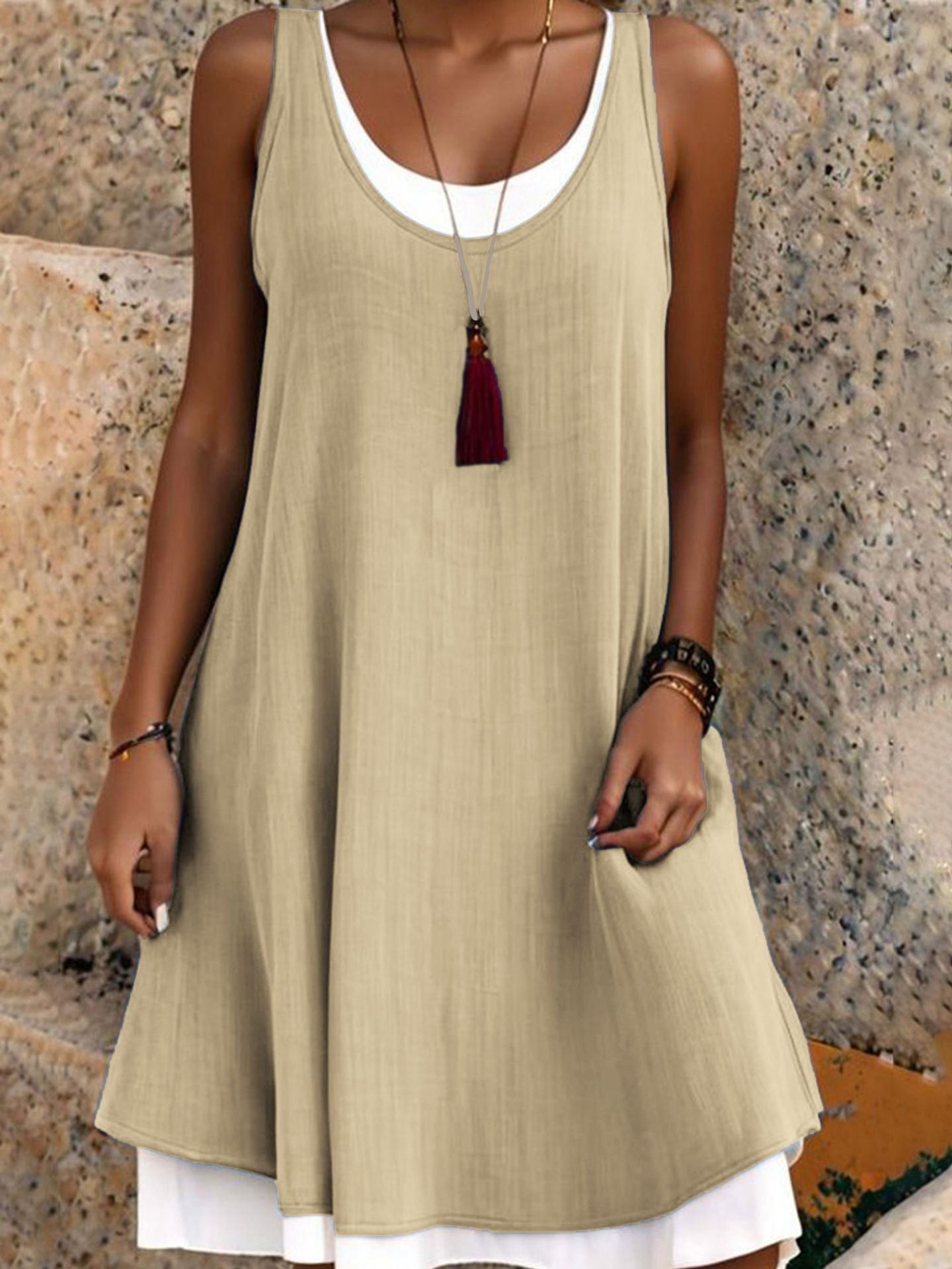 Vestido veraniego sin tirantes con efecto superpuesto