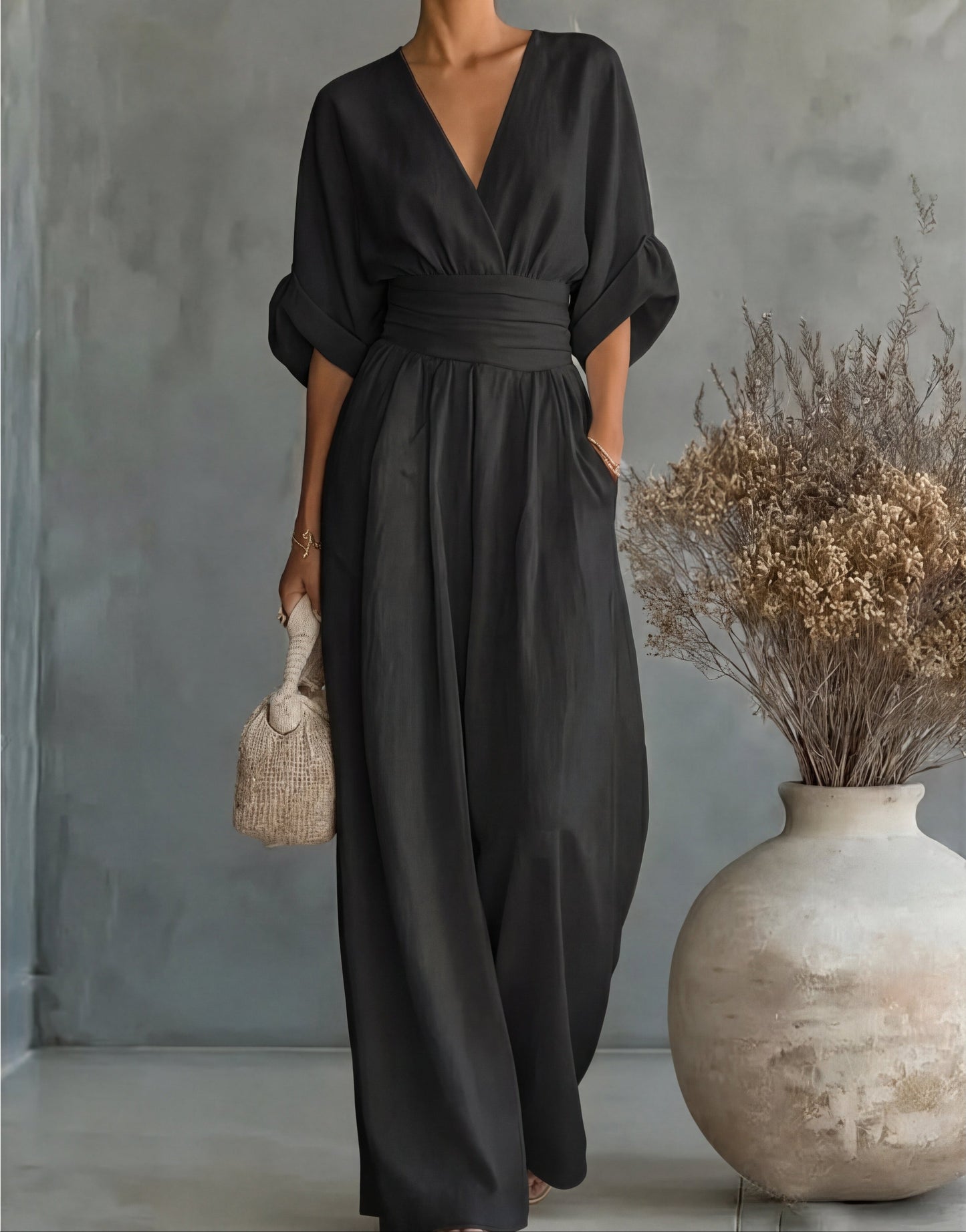 DANIELA™ | Mono elegante de escote en V y pierna ancha