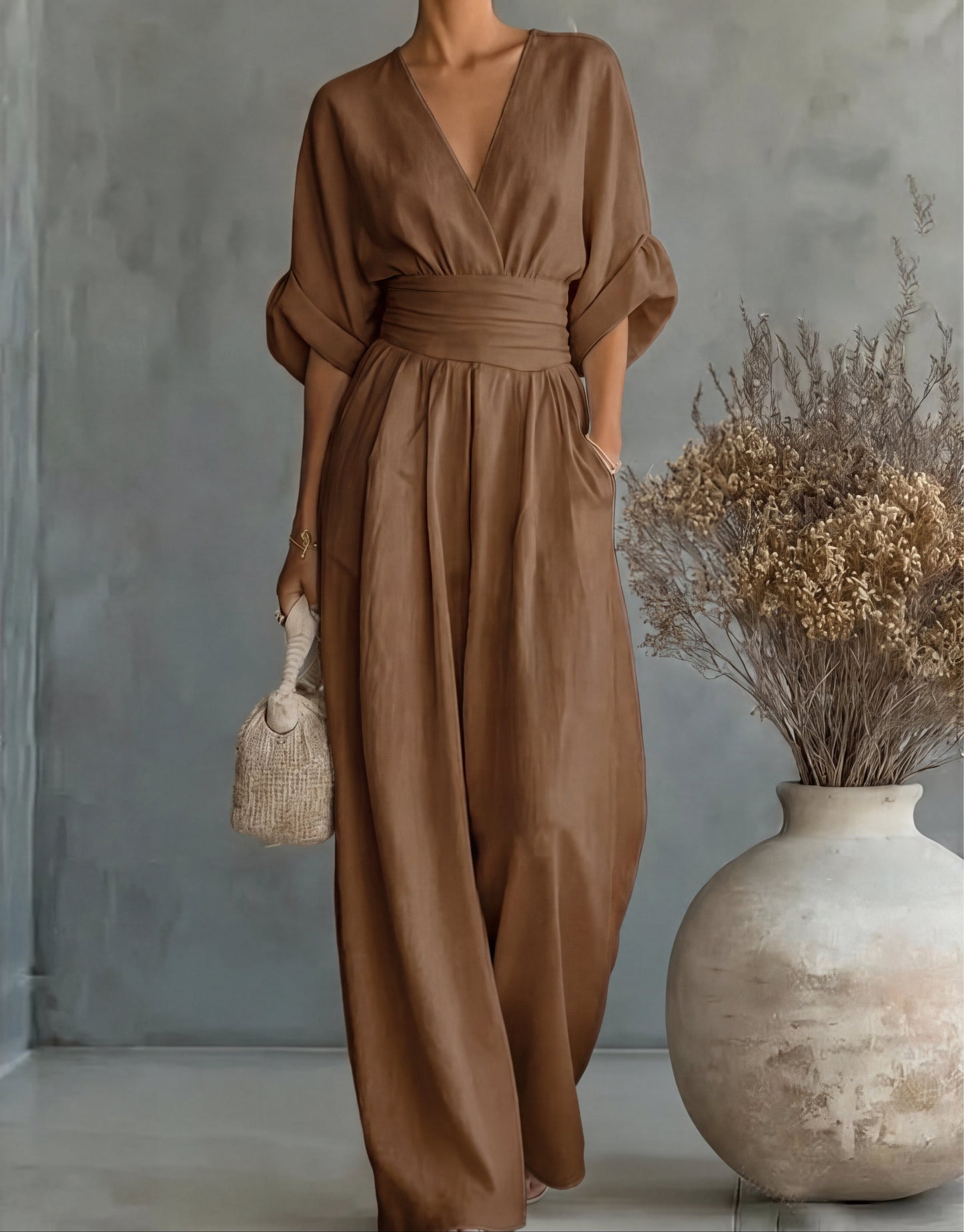 DANIELA™ | Mono elegante de escote en V y pierna ancha