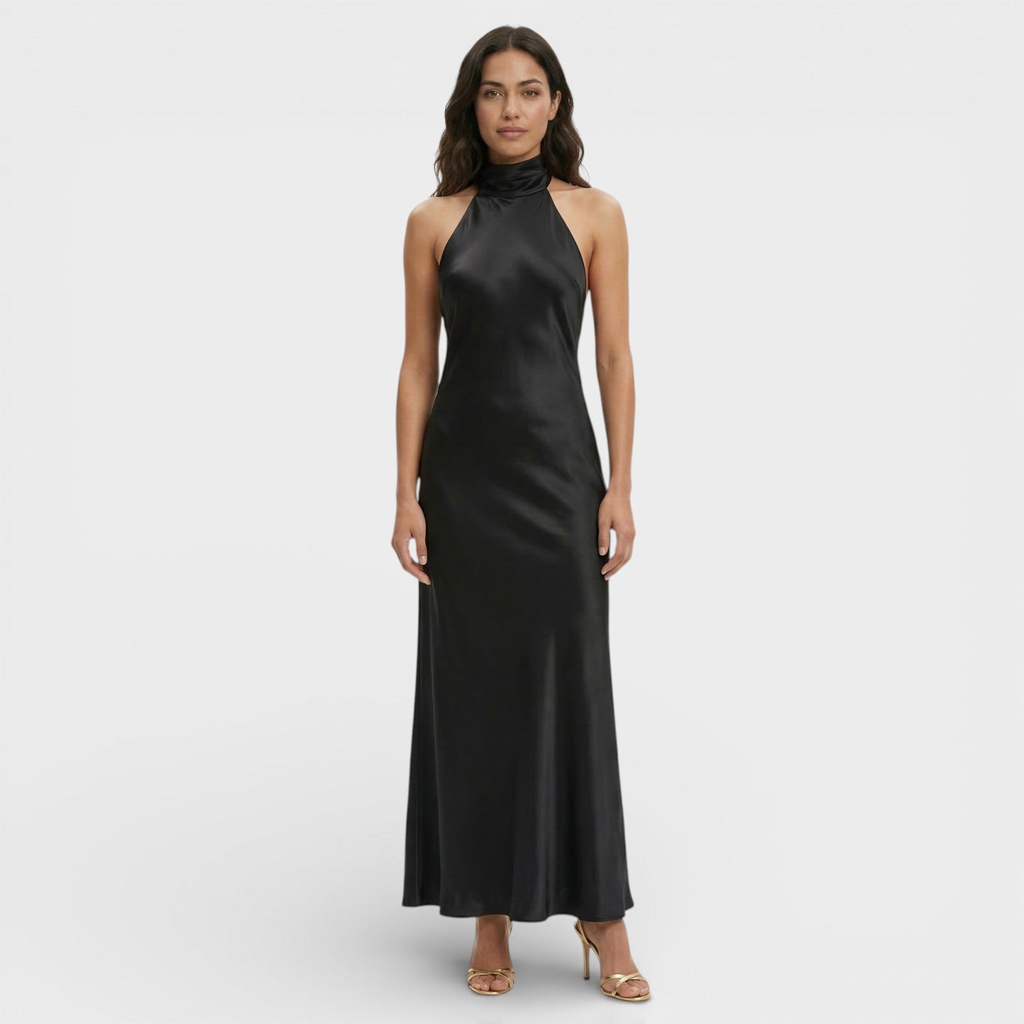 MARIANA – Vestido maxi de satén con escote halter para invitada