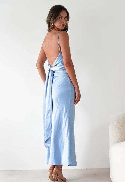 Vestido largo azul cielo con tirantes finos