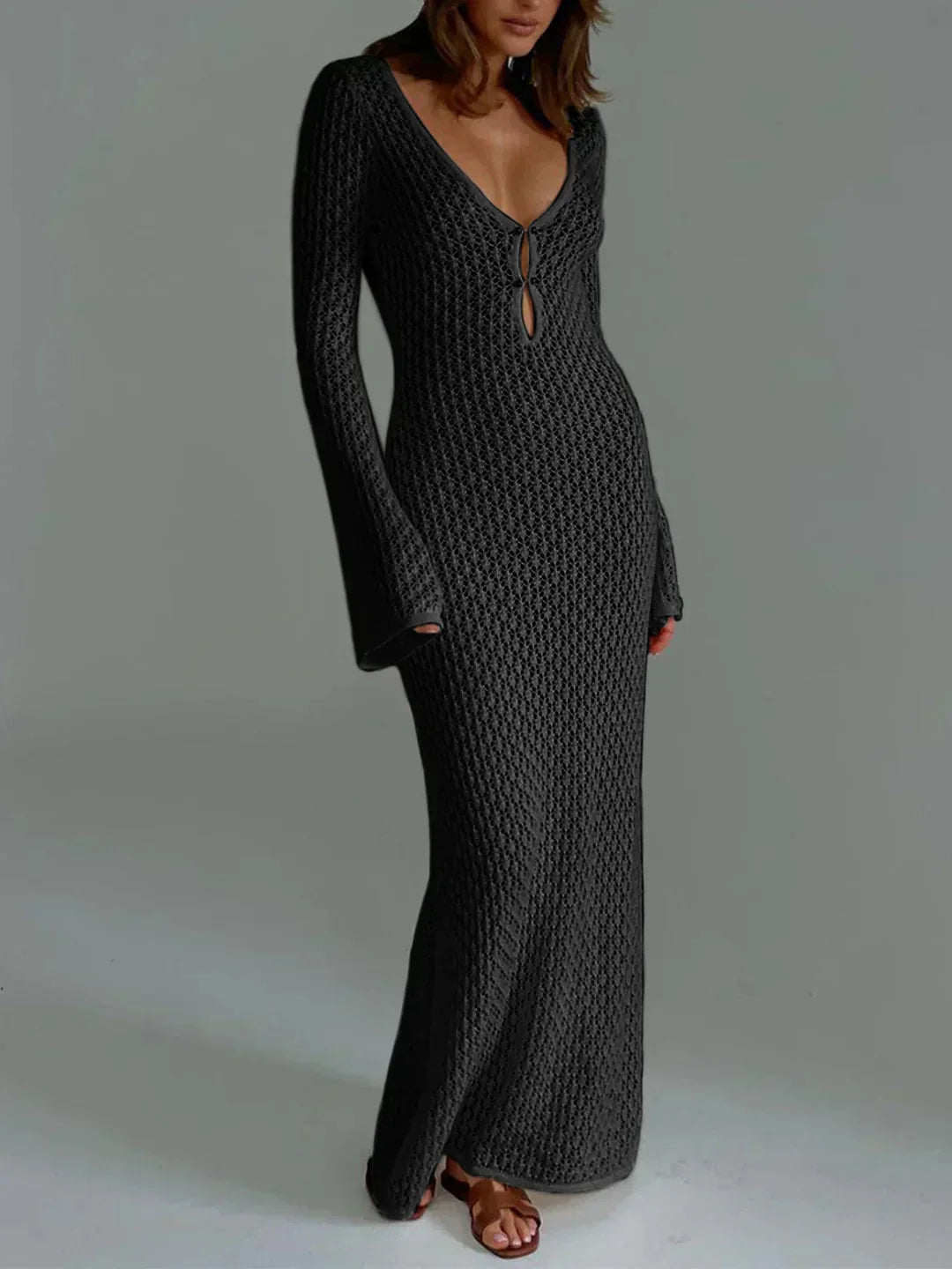 Maxi vestido ajustado de crochet con mangas largas y cuello en V
