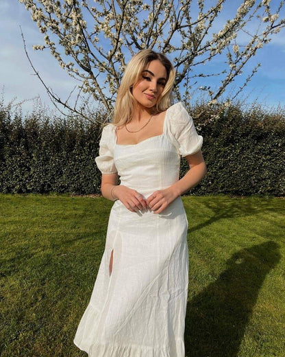 Un vestido elegante y cómodo que realza tu figura.