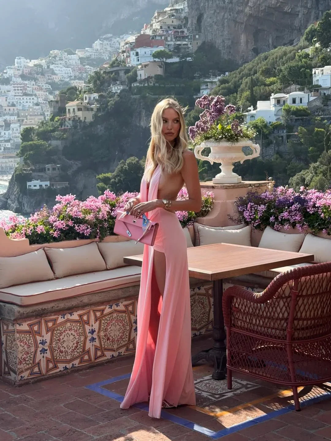 Vestido largo de verano de mujer con espalda descubierta