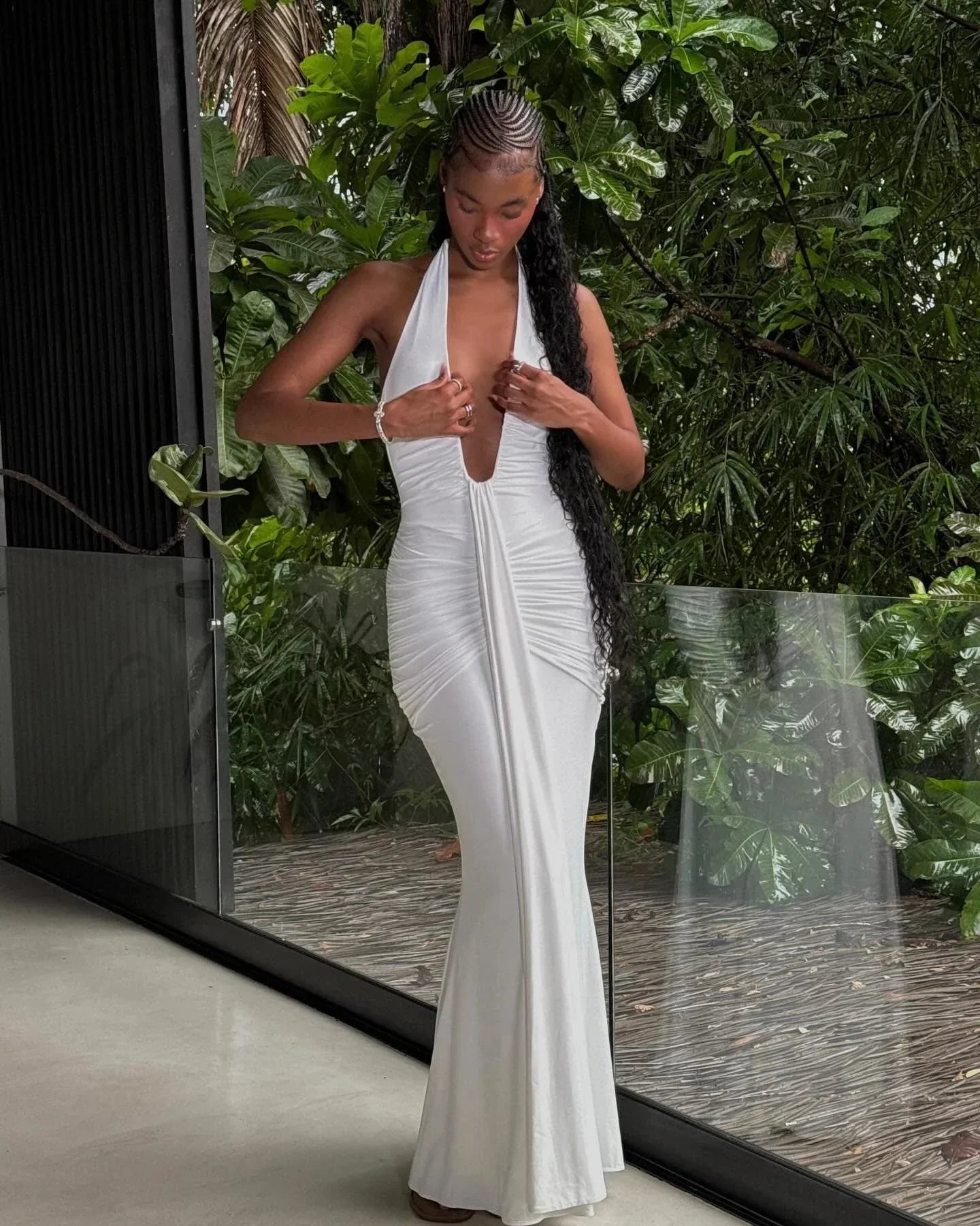Vestido largo de verano de mujer con escote pronunciado y espalda descubierta