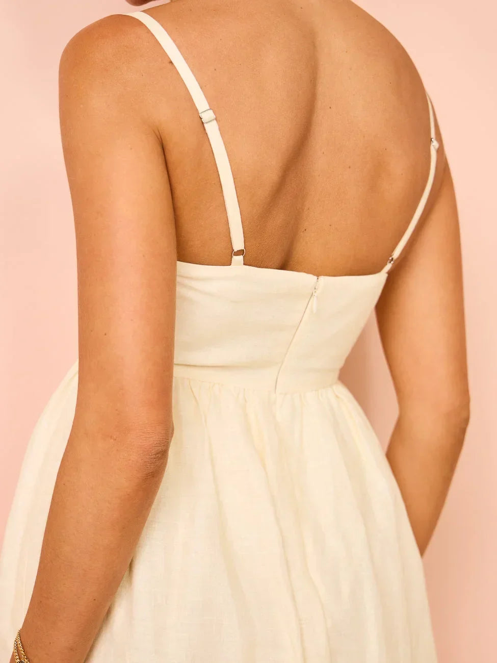 Vestido largo de mujer con motivos florales de verano y tirantes finos