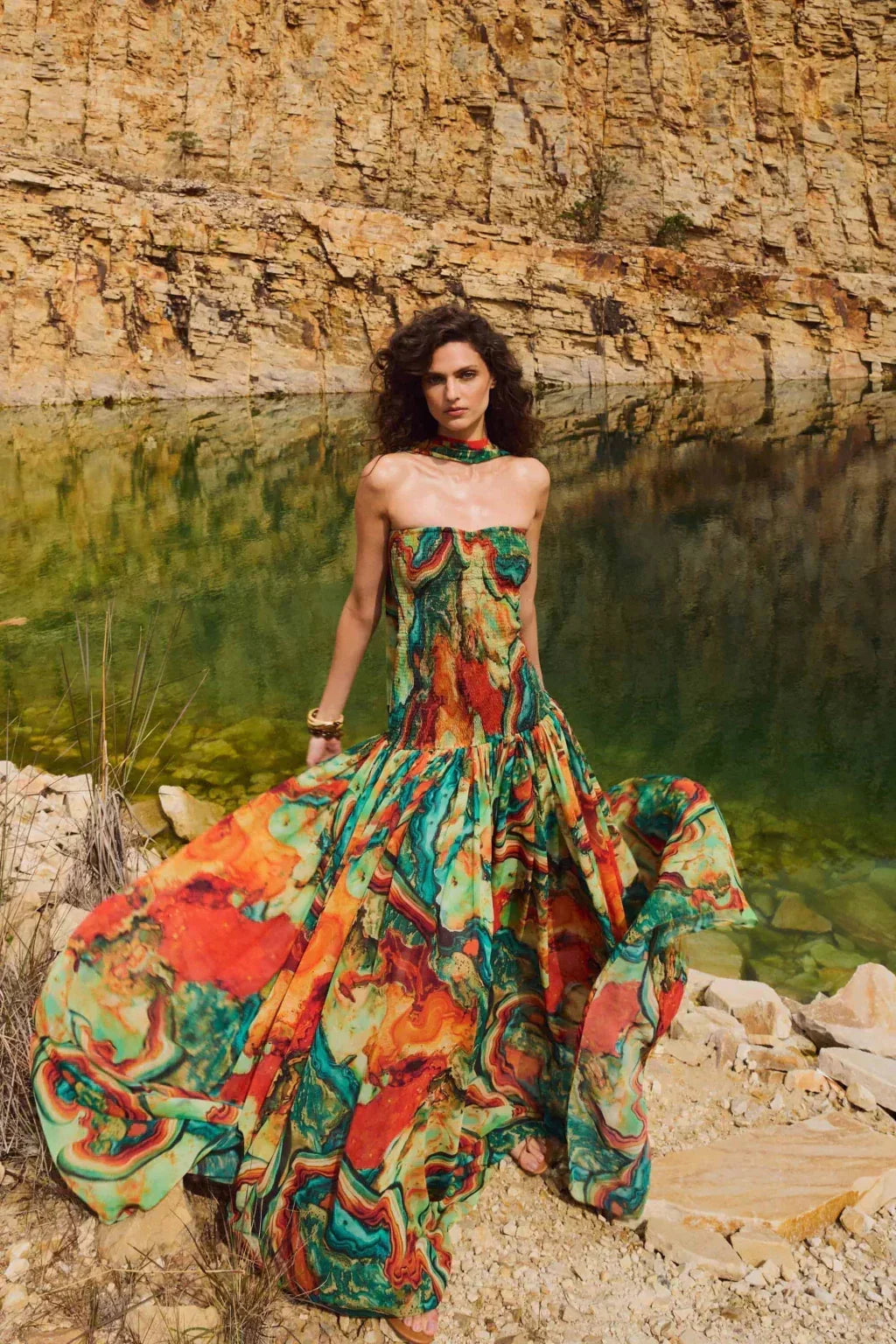 Vestido largo con busto descubierto, estampado multicolor mujer