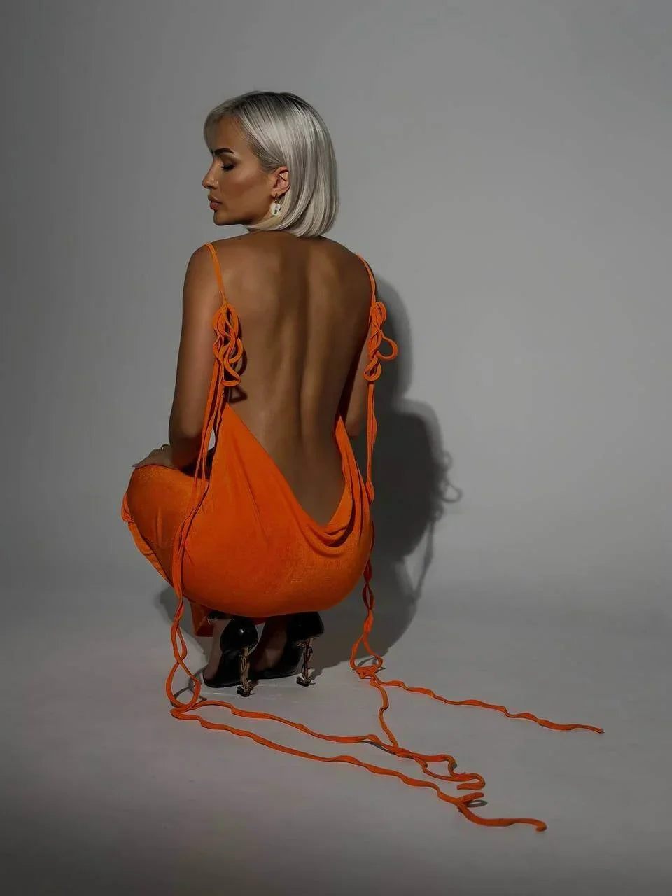 Vestido largo de mujer de espalda descubierta con cintas ajustables para fiesta