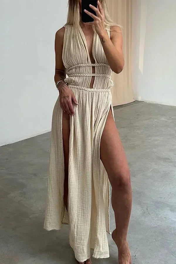 Vestido largo con espalda descubierta, recortes y abertura elegante