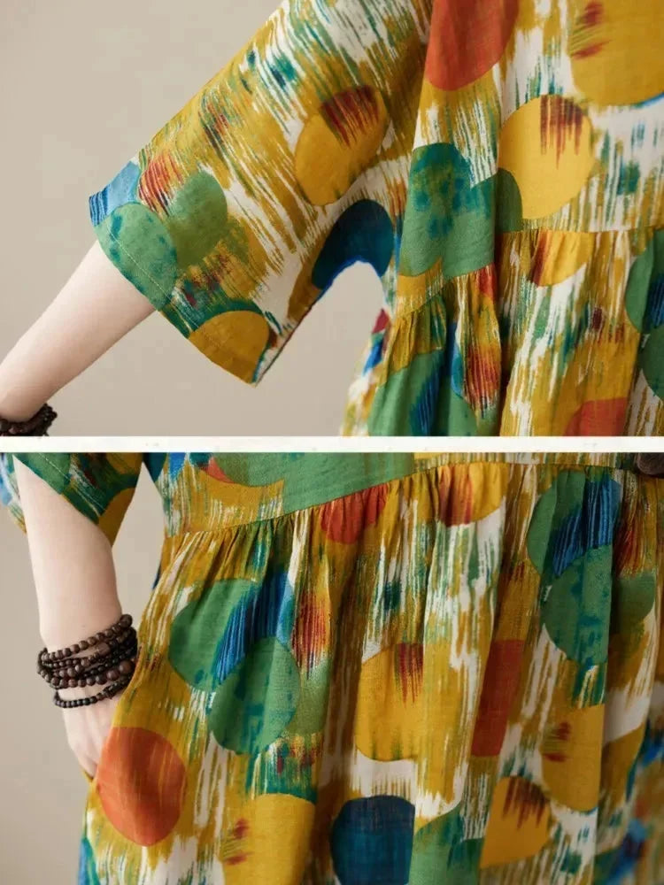 Vestido largo de mujer amplio con estampado artístico y mangas a media manga
