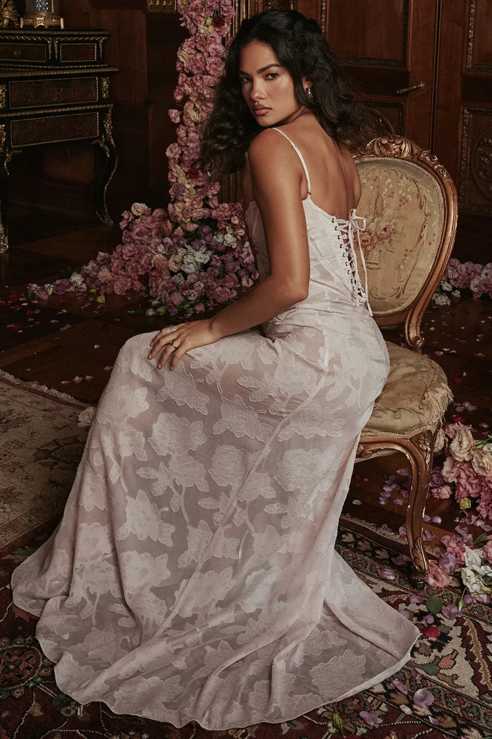 Vestido largo mujer con encaje floral y tirantes finos