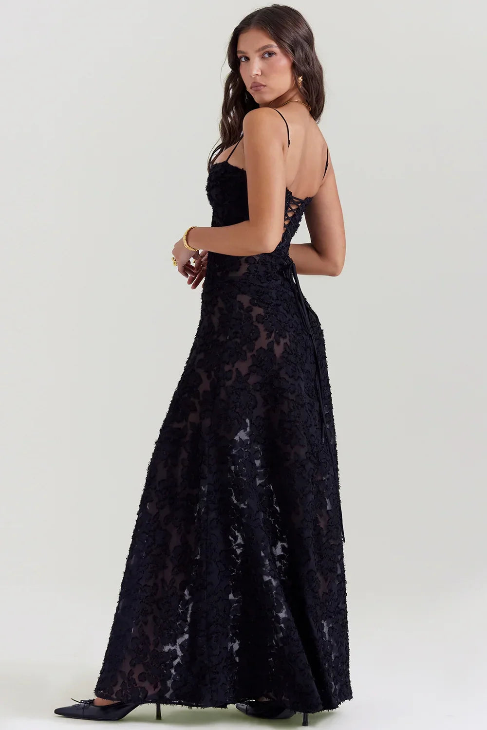 Vestido largo mujer con encaje floral y tirantes finos