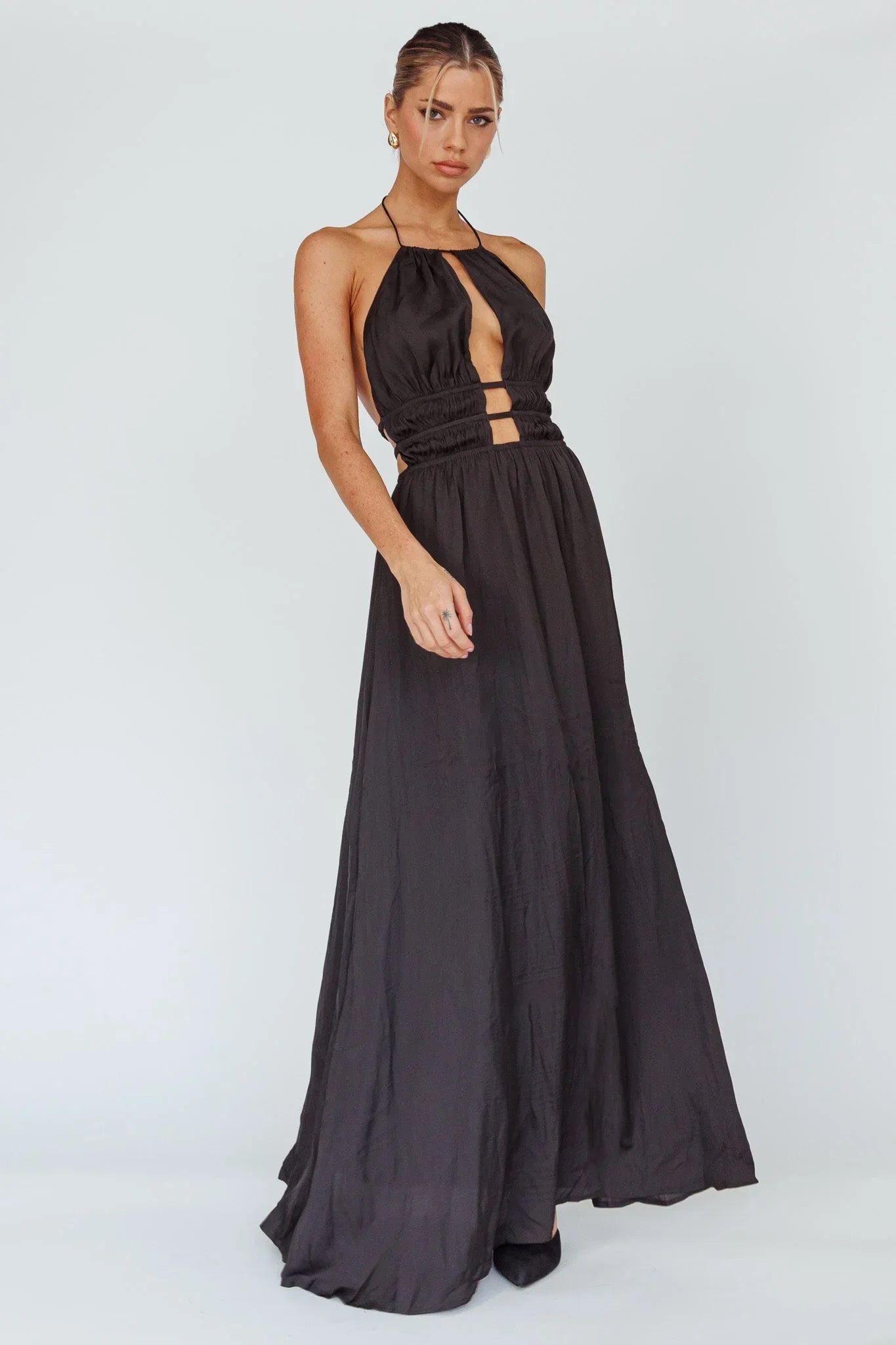 Vestido largo mujer con espalda descubierta y detalles recortados
