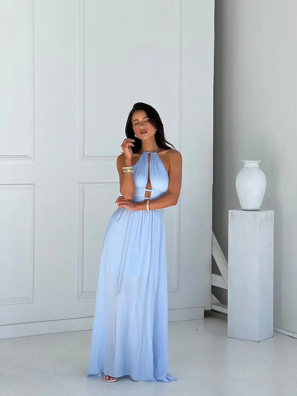 Vestido largo mujer con espalda descubierta y detalles recortados