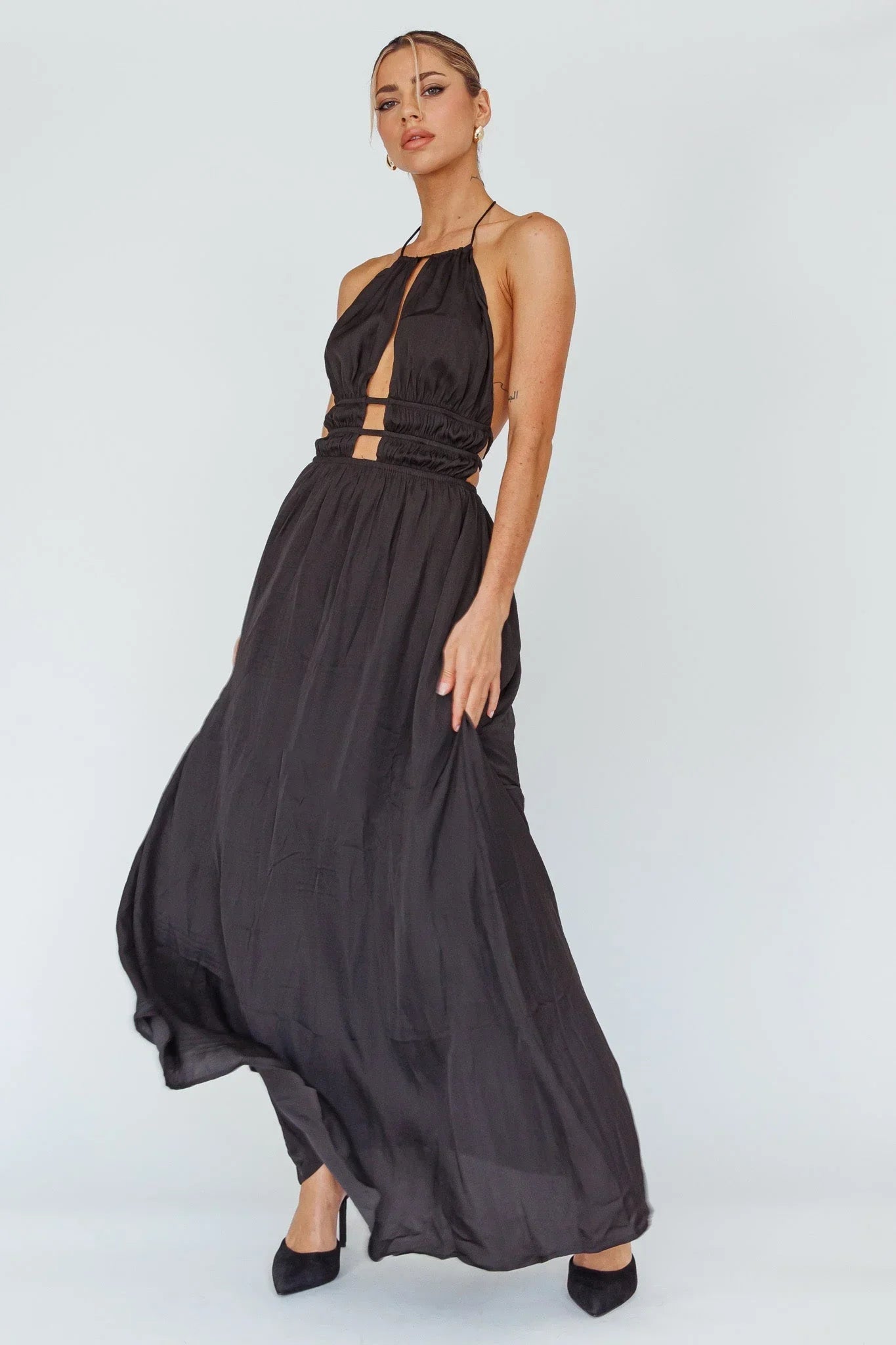Vestido largo mujer con espalda descubierta y detalles recortados