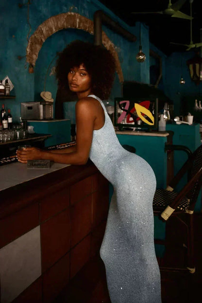 Vestido largo de mujer azul glacé sin mangas ajustado