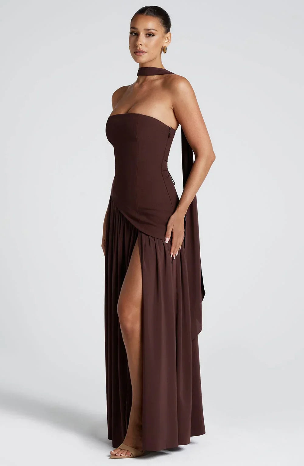 Vestido largo palabra de honor corsé con detalle de pañuelo y abertura alta