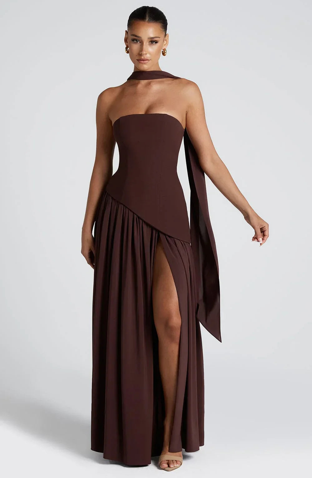 Vestido largo palabra de honor corsé con detalle de pañuelo y abertura alta