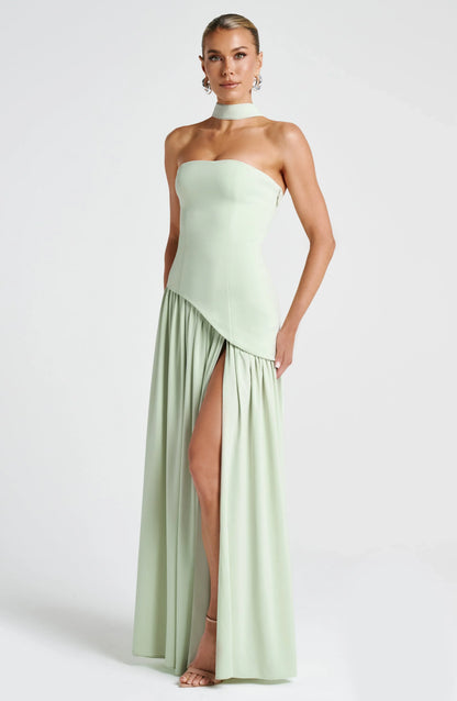 Vestido largo palabra de honor corsé con detalle de pañuelo y abertura alta
