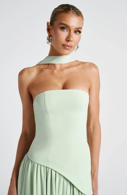 Vestido largo palabra de honor corsé con detalle de pañuelo y abertura alta