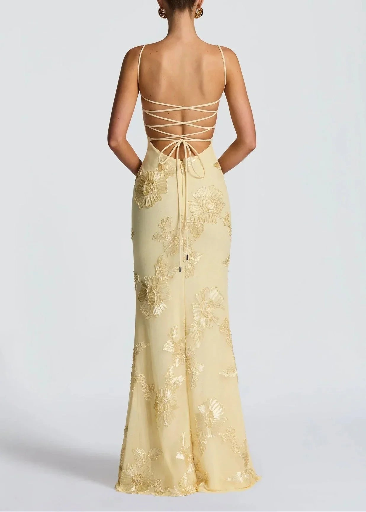 Vestido largo amarillo con bordado floral para mujer