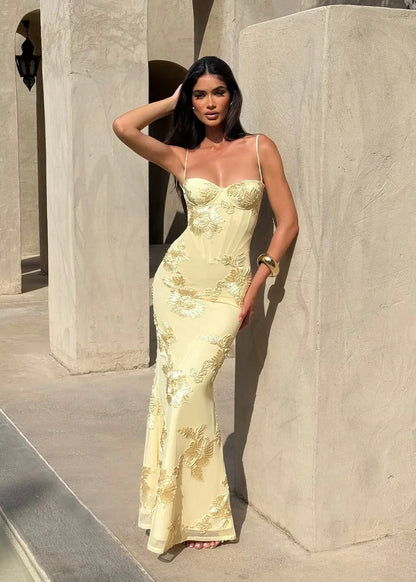Vestido largo amarillo con bordado floral para mujer