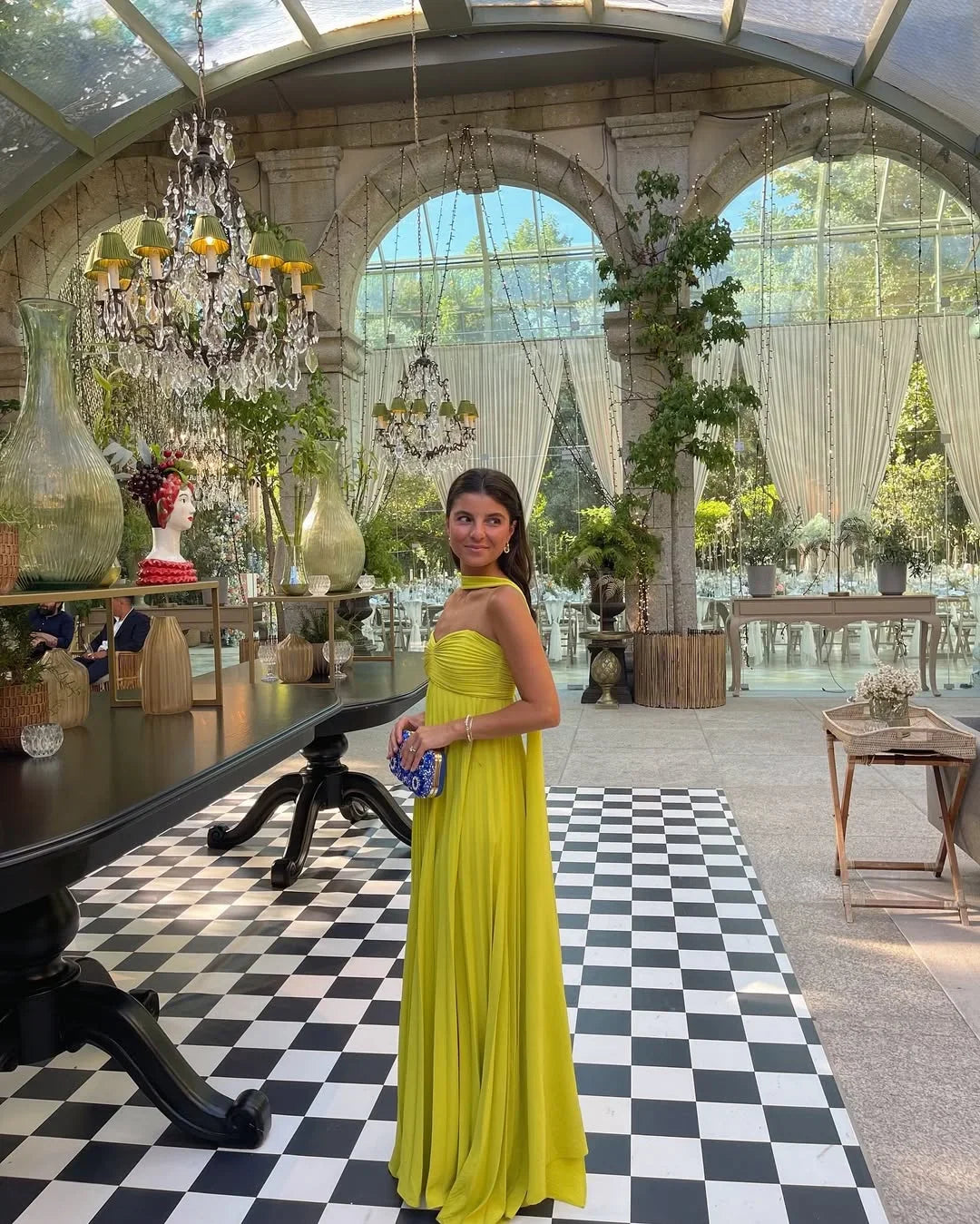 Vestido largo amarillo plisado para mujer