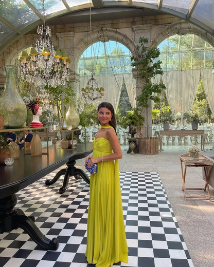 Vestido largo amarillo plisado para mujer