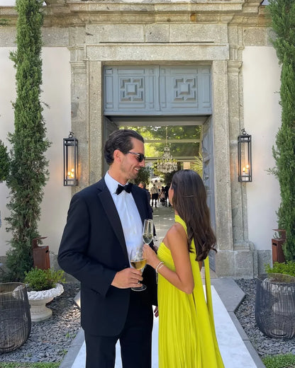 Vestido largo amarillo plisado para mujer
