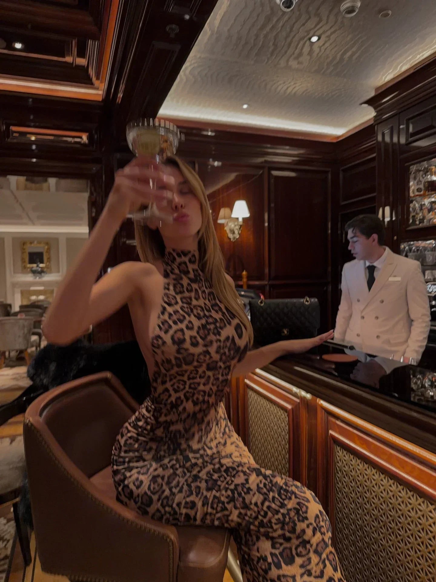 Vestido largo de mujer estampado leopardo con espalda descubierta