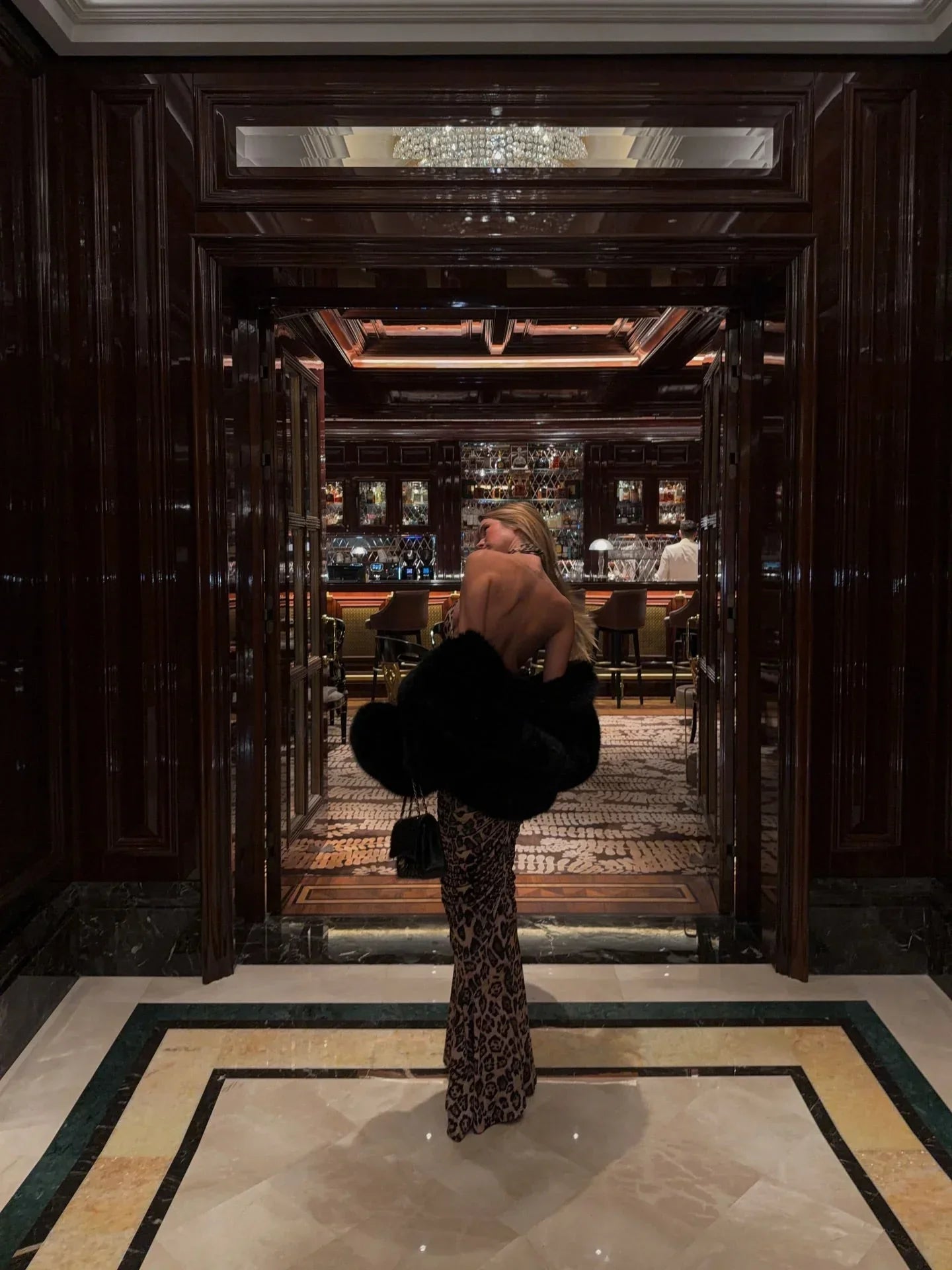 Vestido largo de mujer estampado leopardo con espalda descubierta
