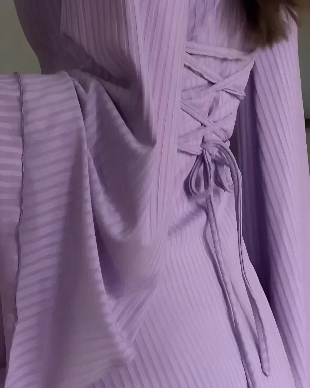 Vestido largo mujer lila con escote cuadrado y mangas largas