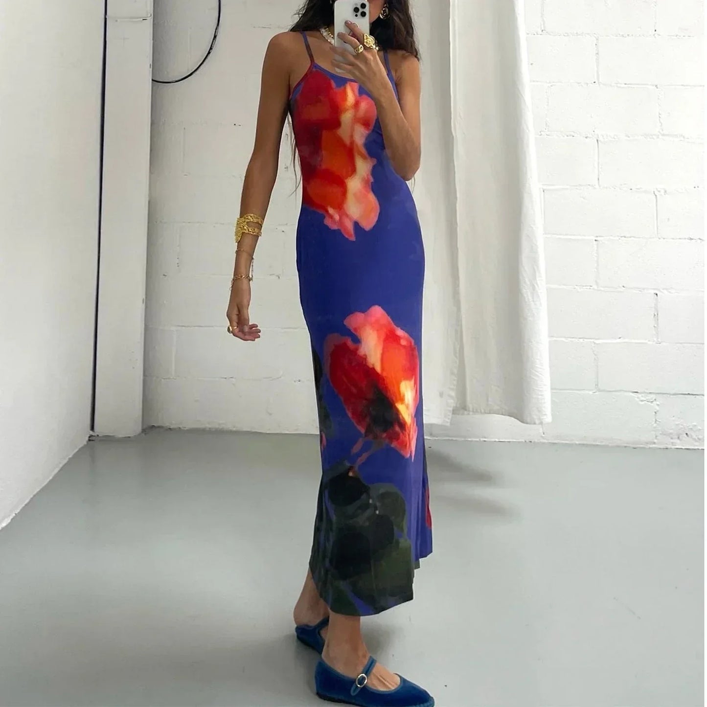 Vestido largo para mujer con motivos artísticos y tirantes finos