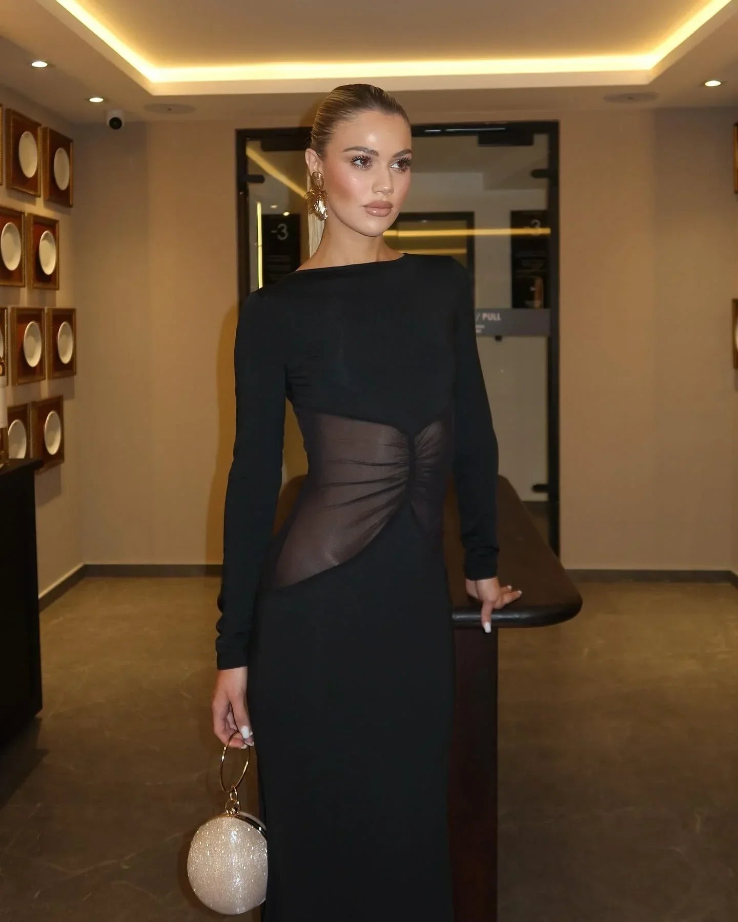 Vestido largo de mujer negro de mangas largas